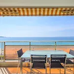 4 Guests Front Of The Sea אנטיב
