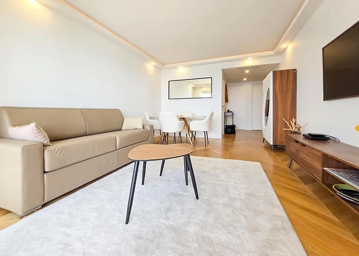 4 Guests Front Of The Sea Antibes