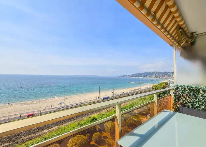 Hébergement de vacances 4 Guests Front Of The Sea Antibes